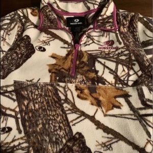 Camo women pull over